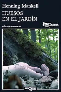 Huesos en el jardín Huesos en el jardín
